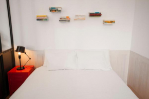 GET Lights and books in a flat